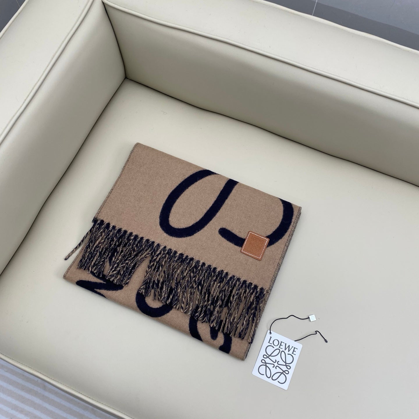 China Replica Loewe Scarf 46usd Only