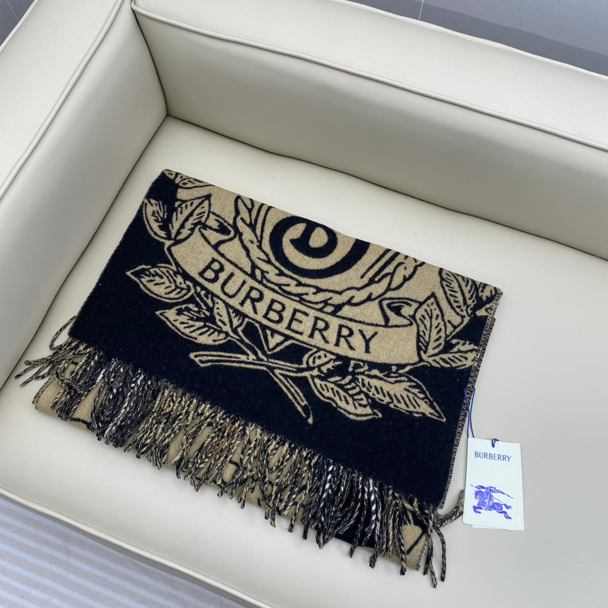 China Replica Burberry Scarf 58usd Only