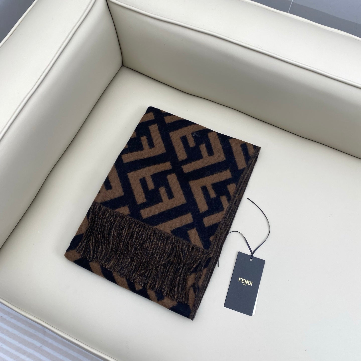 China Replica Fendi Scarf 50usd Only