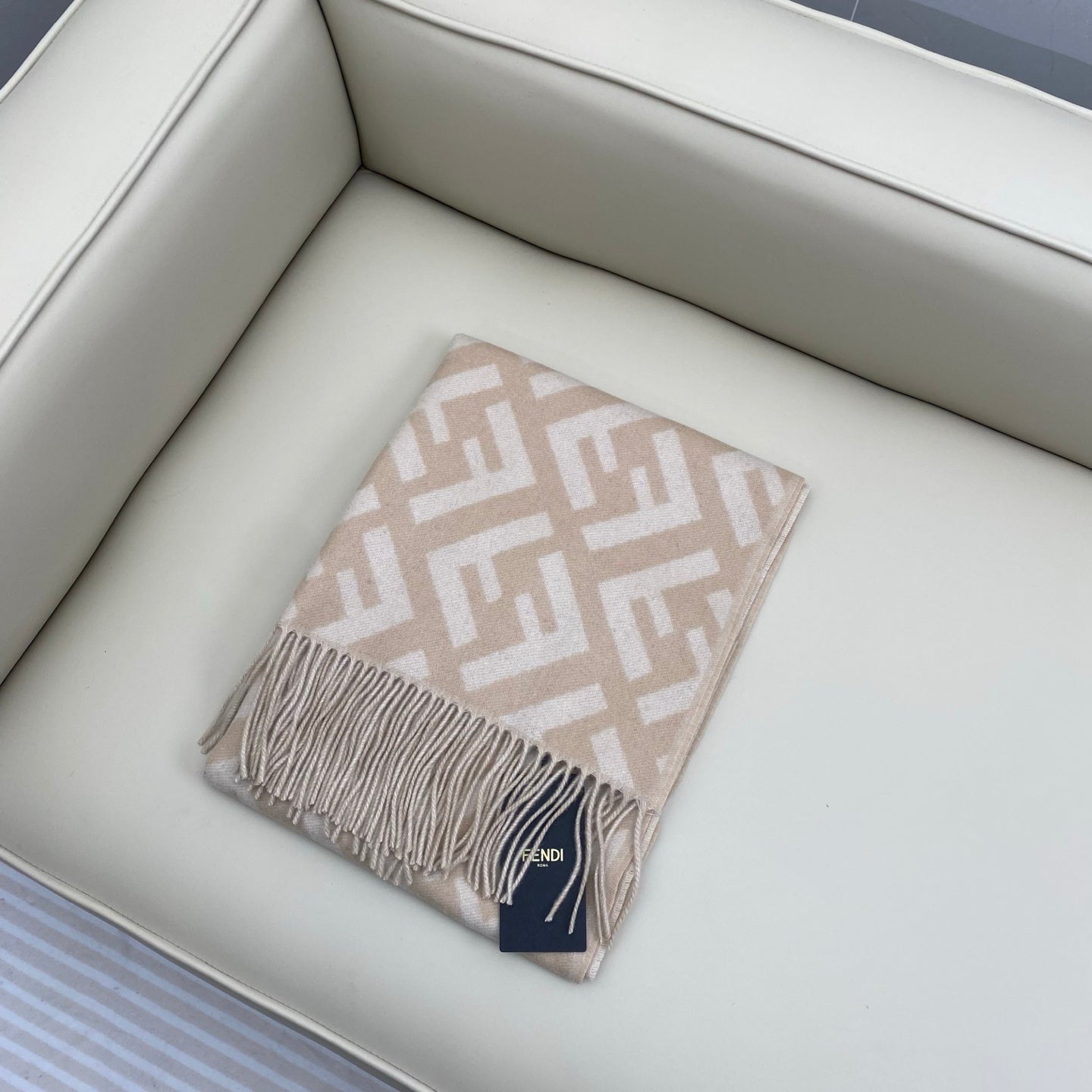 China Replica Fendi Scarf 50usd Only