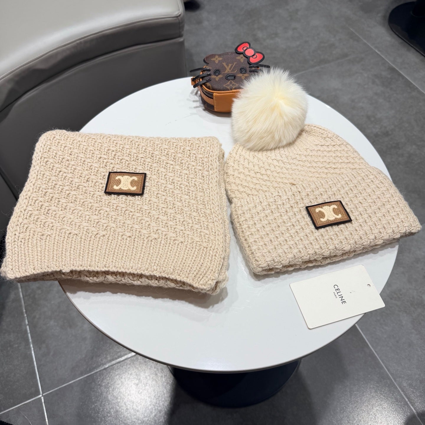 China Replica Celine Scarf 60usd Only