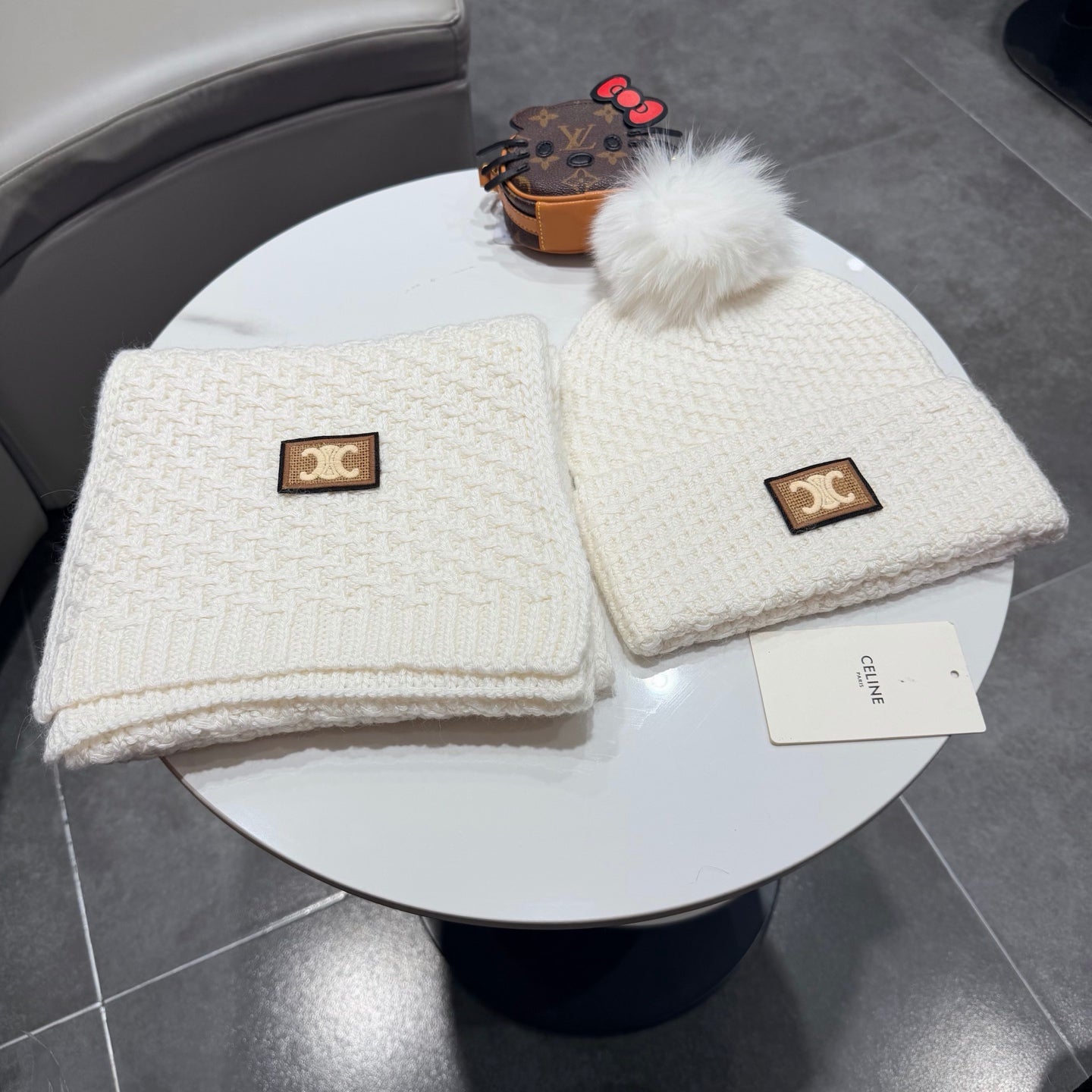 China Replica Celine Scarf 60usd Only