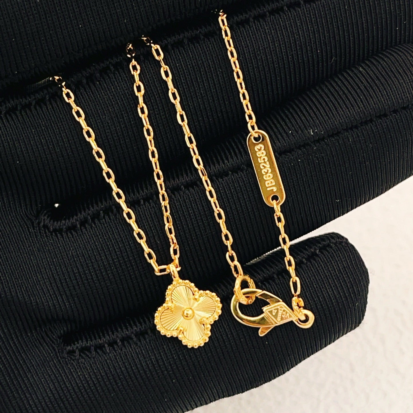 China Replica Van Cleef Arpels Necklaces 32usd Only