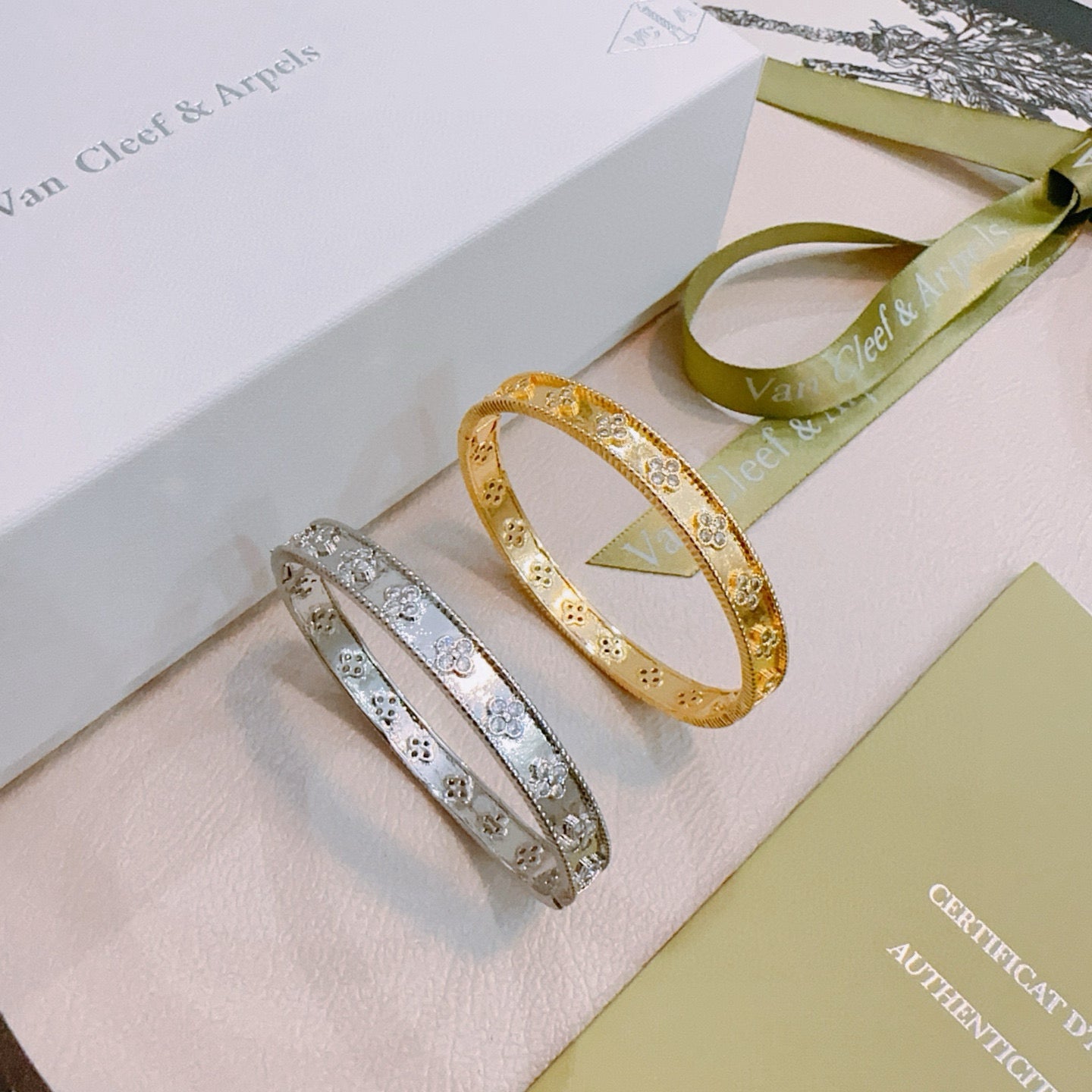 China Replica Van Cleef Arpels Bracelets 40usd Only