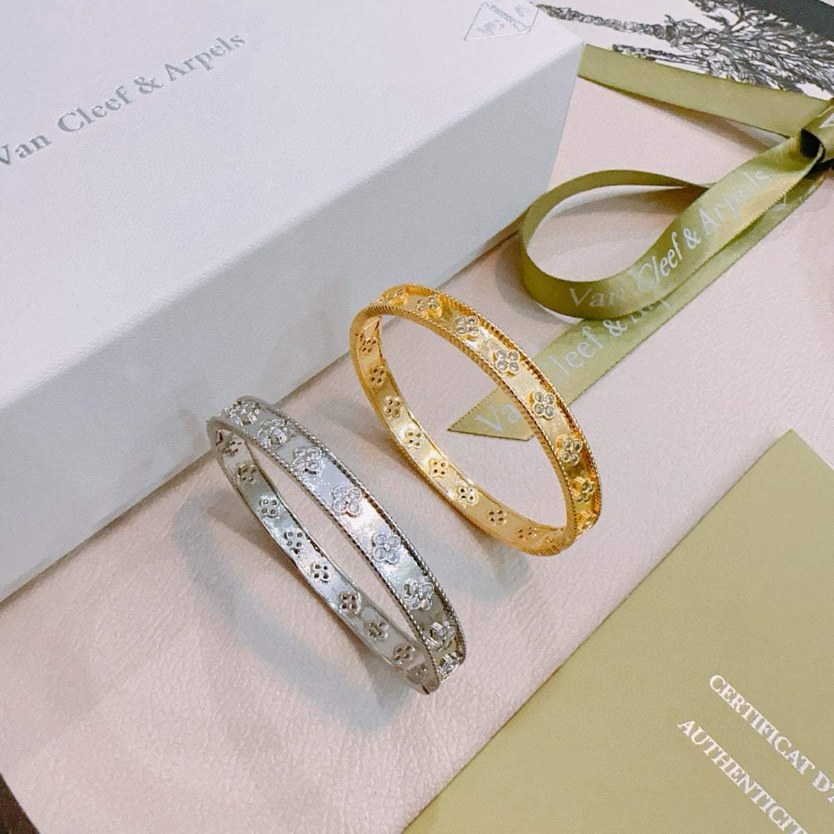 China Replica Van Cleef Arpels Bracelets 40usd Only