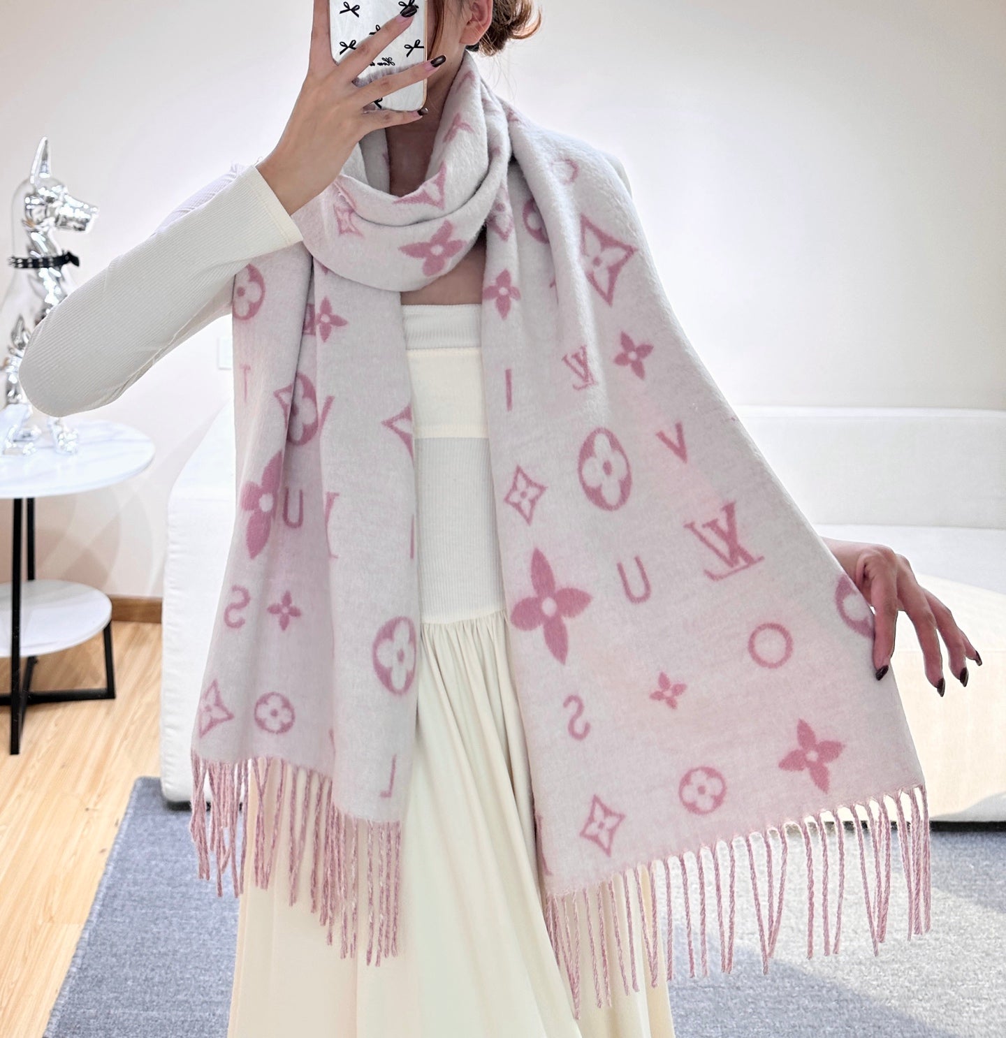 China Replica LV Scarf 48usd Only