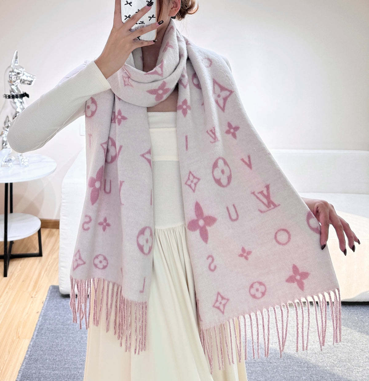 China Replica LV Scarf 48usd Only