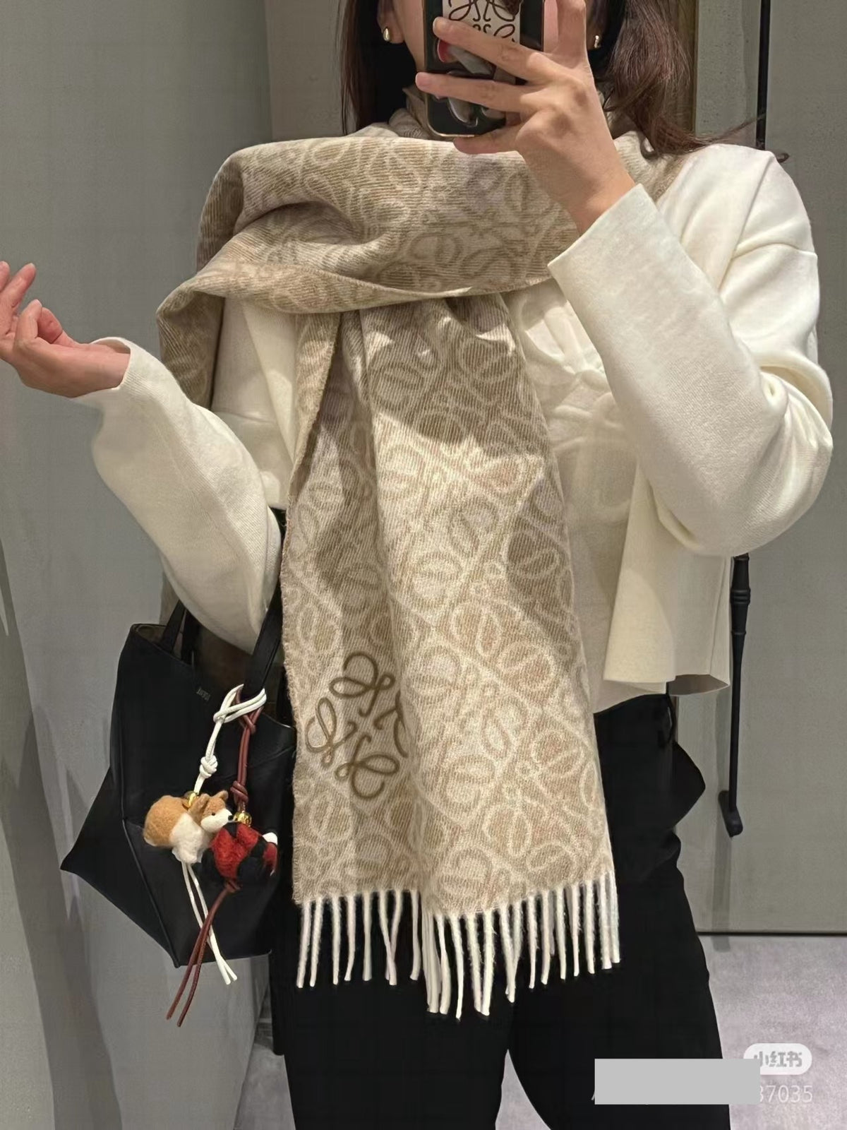 China Replica Loewe Scarf 46usd Only