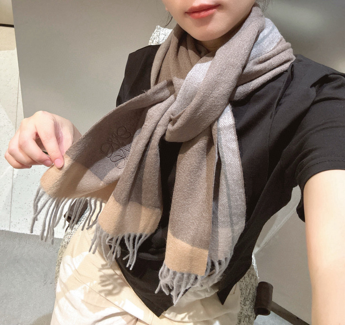 China Replica Loewe Scarf 44usd Only