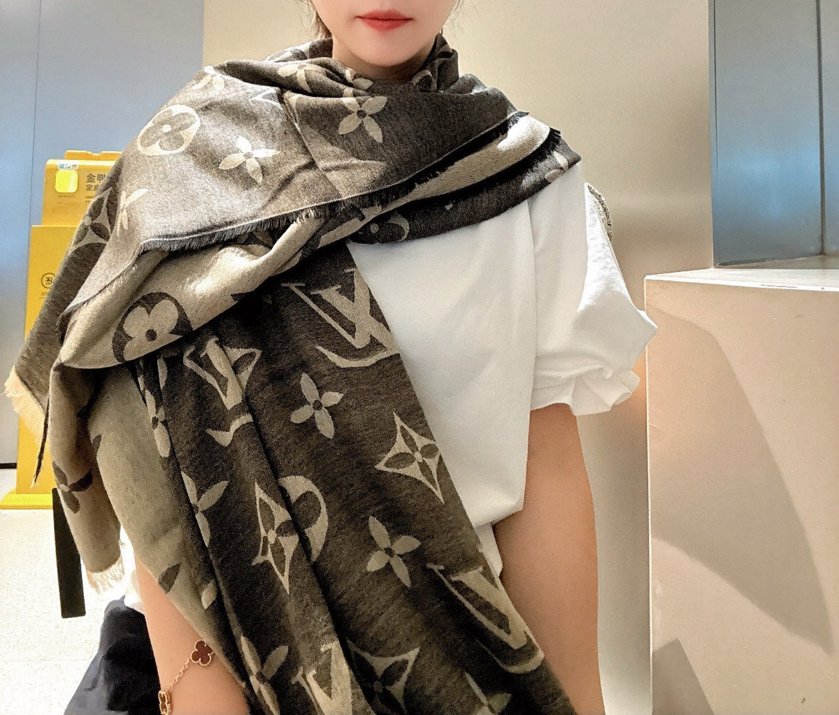 China Replica LV Scarf 48usd Only