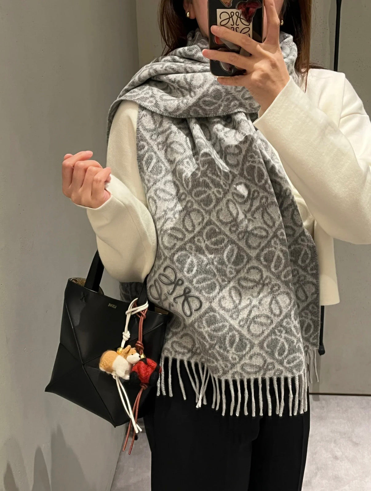China Replica Loewe Scarf 46usd Only