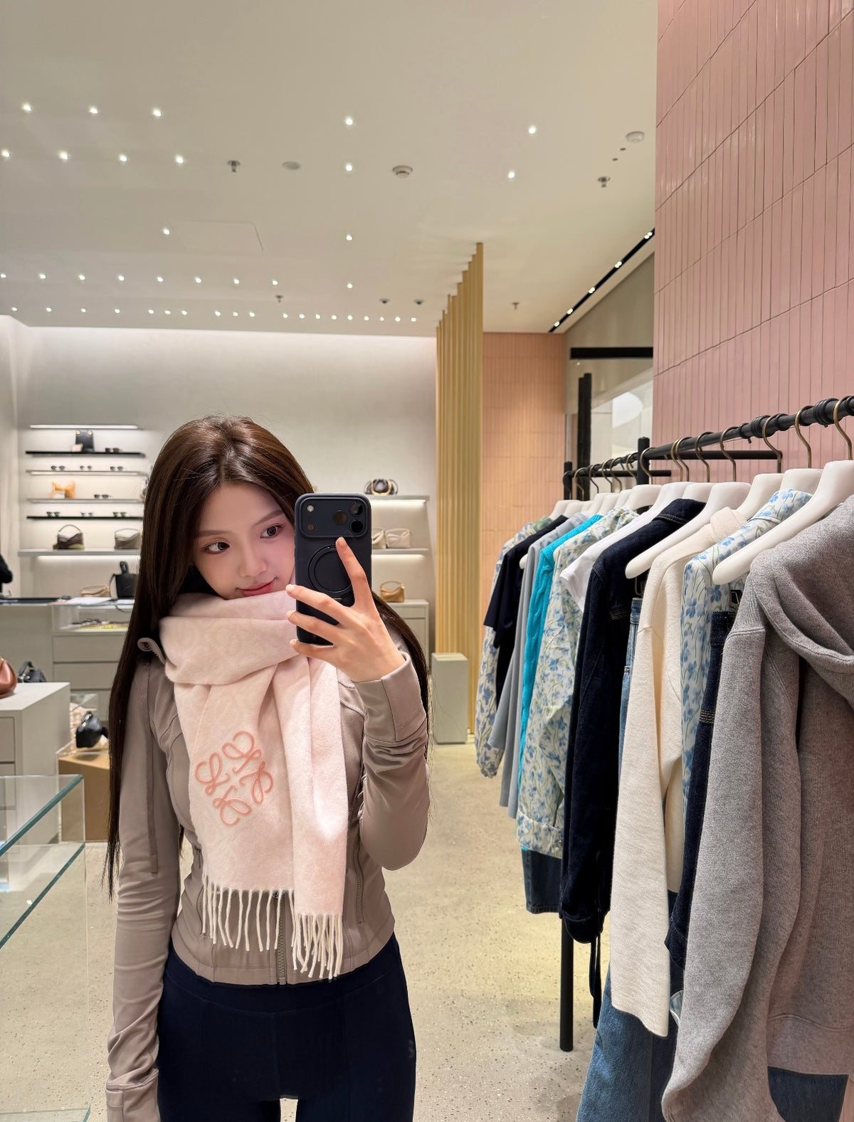 China Replica Loewe Scarf 46usd Only