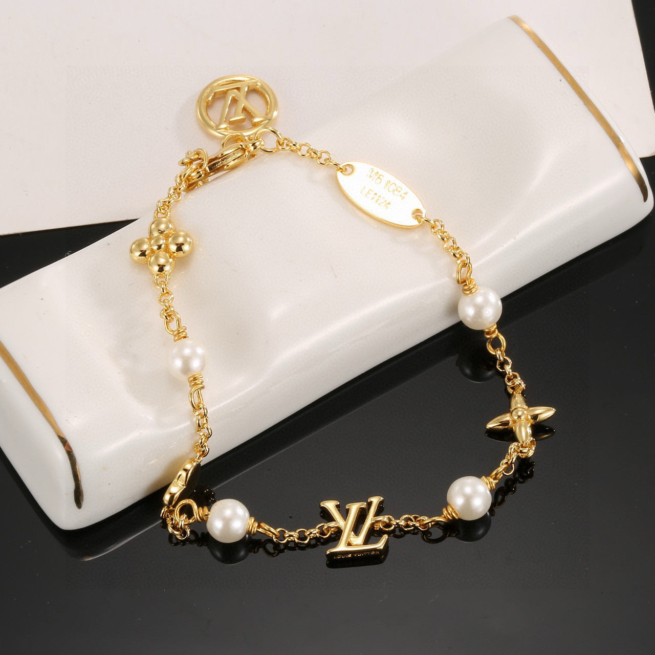 China Replica LV Bracelets 25usd Only