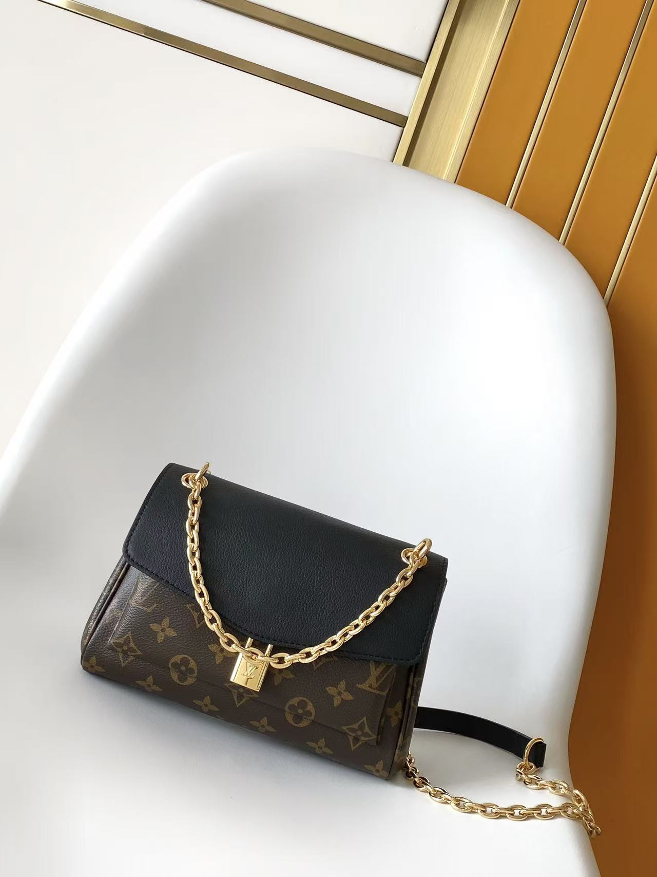 China Replica LV Handbags 126usd Only