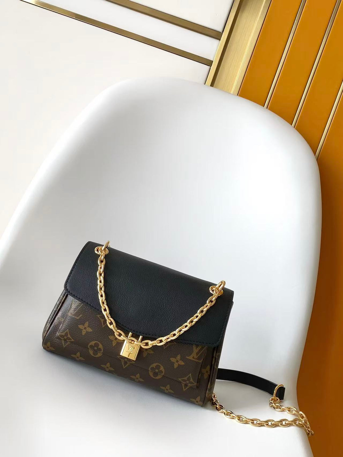 China Replica LV Handbags 126usd Only