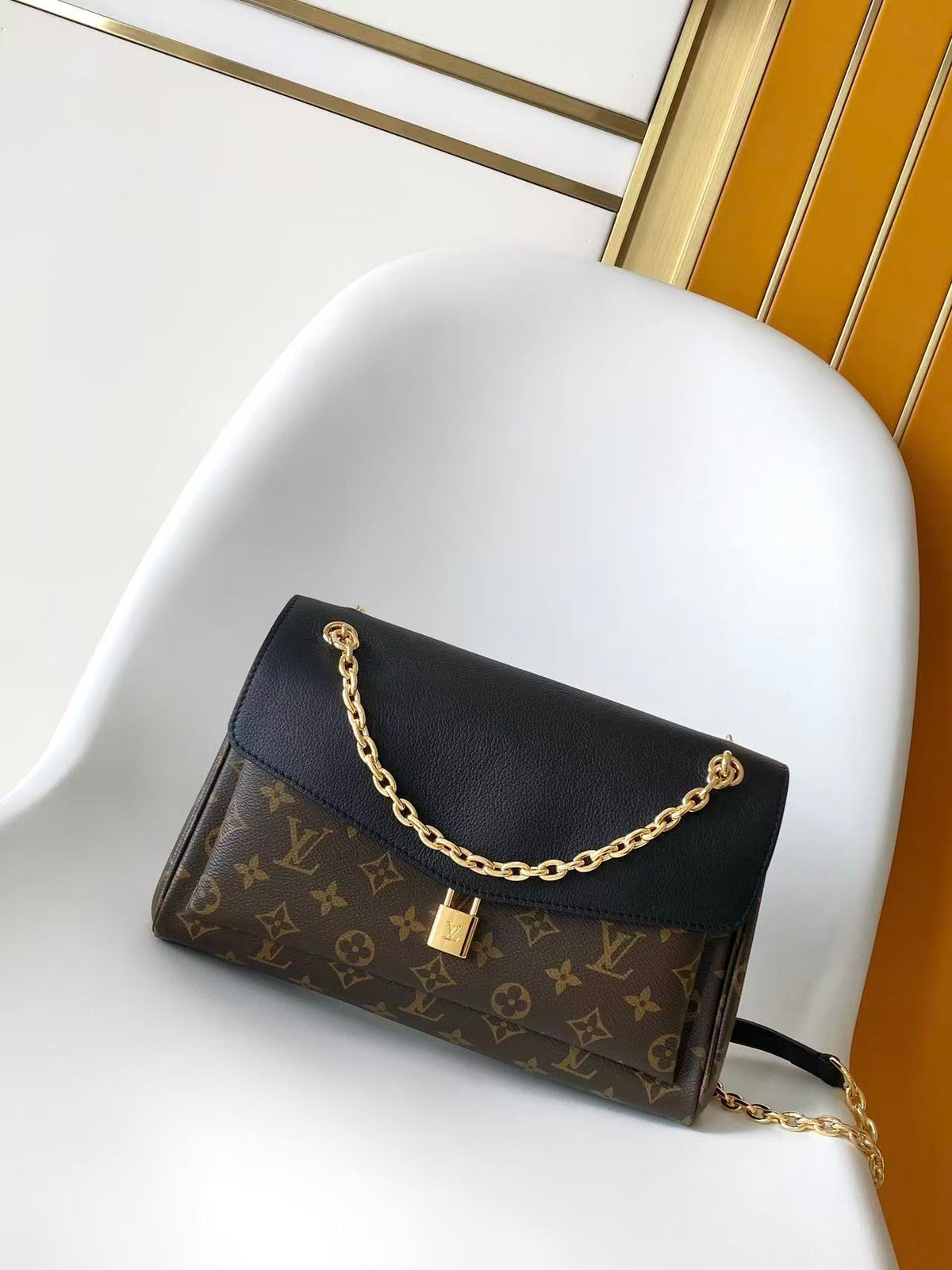 China Replica LV Handbags 132usd Only