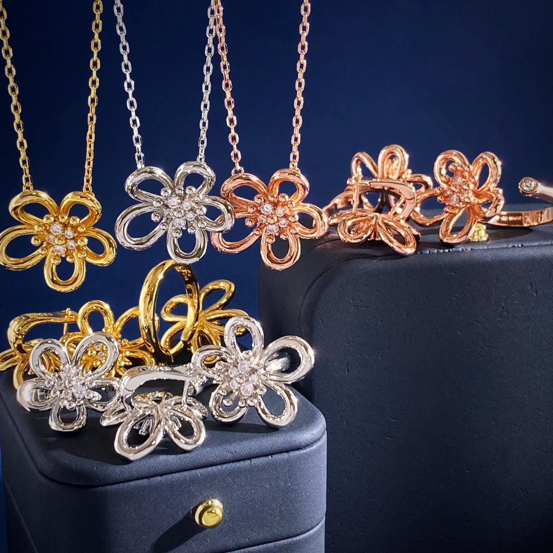 China Replica Van Cleef Arpels Necklaces 30usd Only