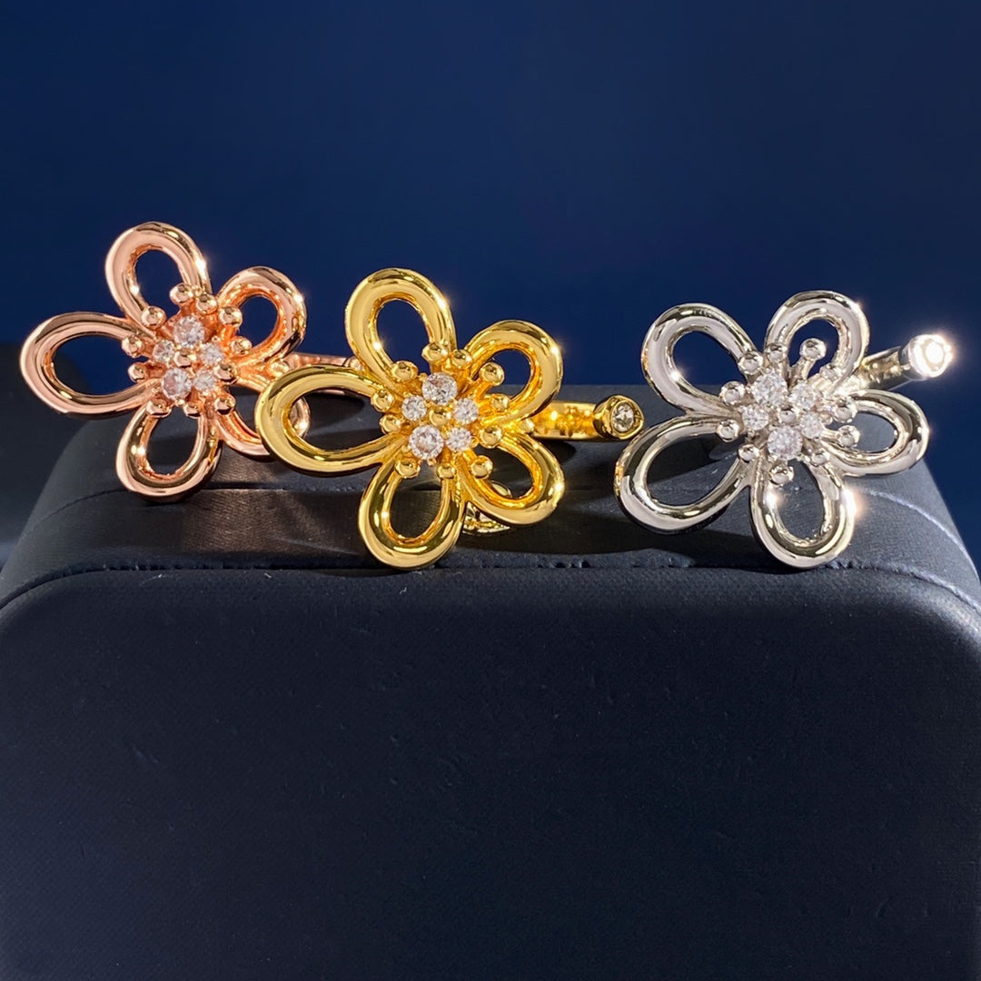 China Replica Van Cleef Arpels Rings 25usd Only