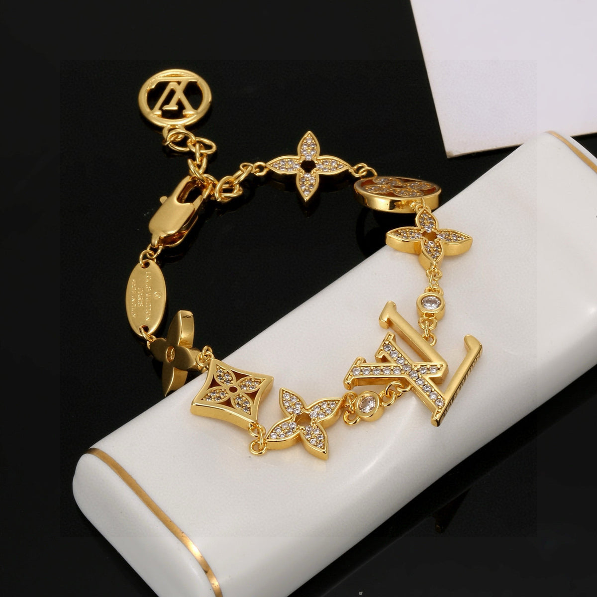 China Replica LV Bracelets 30usd Only