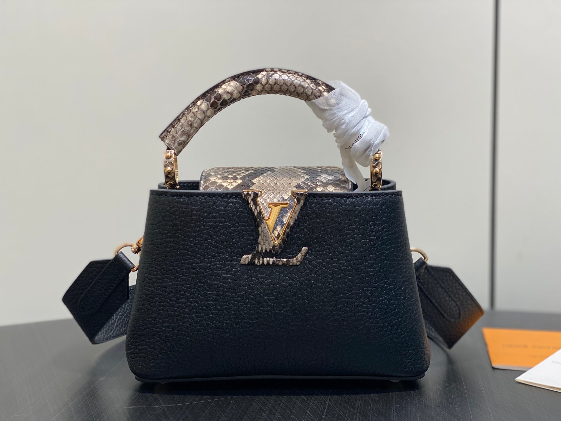 China Replica LV Handbags 300usd Only