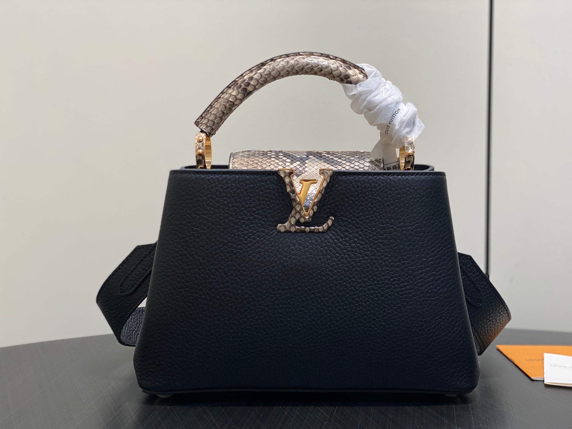 China Replica LV Handbags 333usd Only