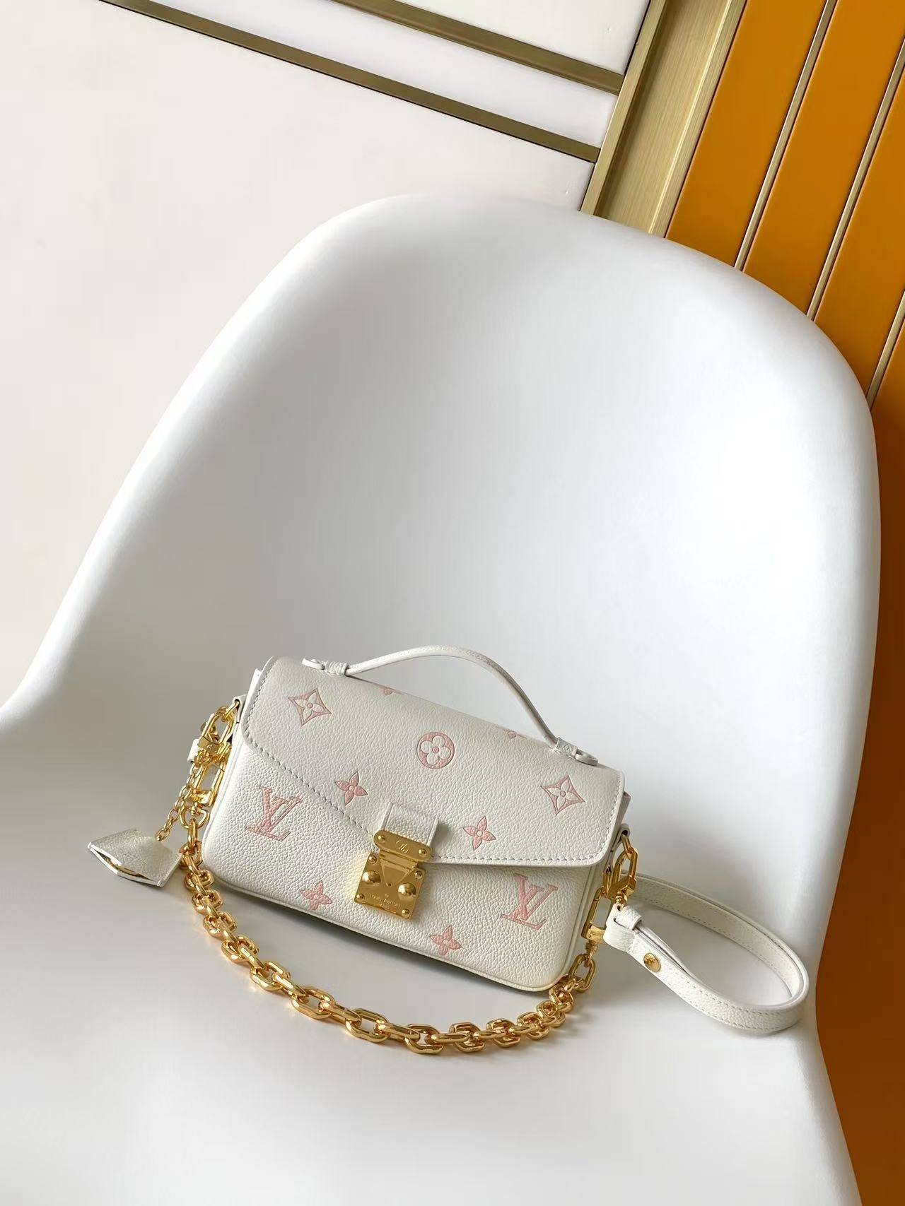 China Replica LV Handbags 165usd Only