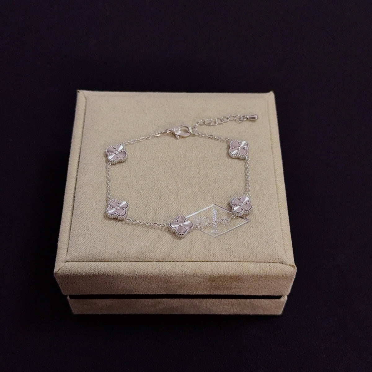 China Replica Van Cleef Arpels Bracelets 52usd Only