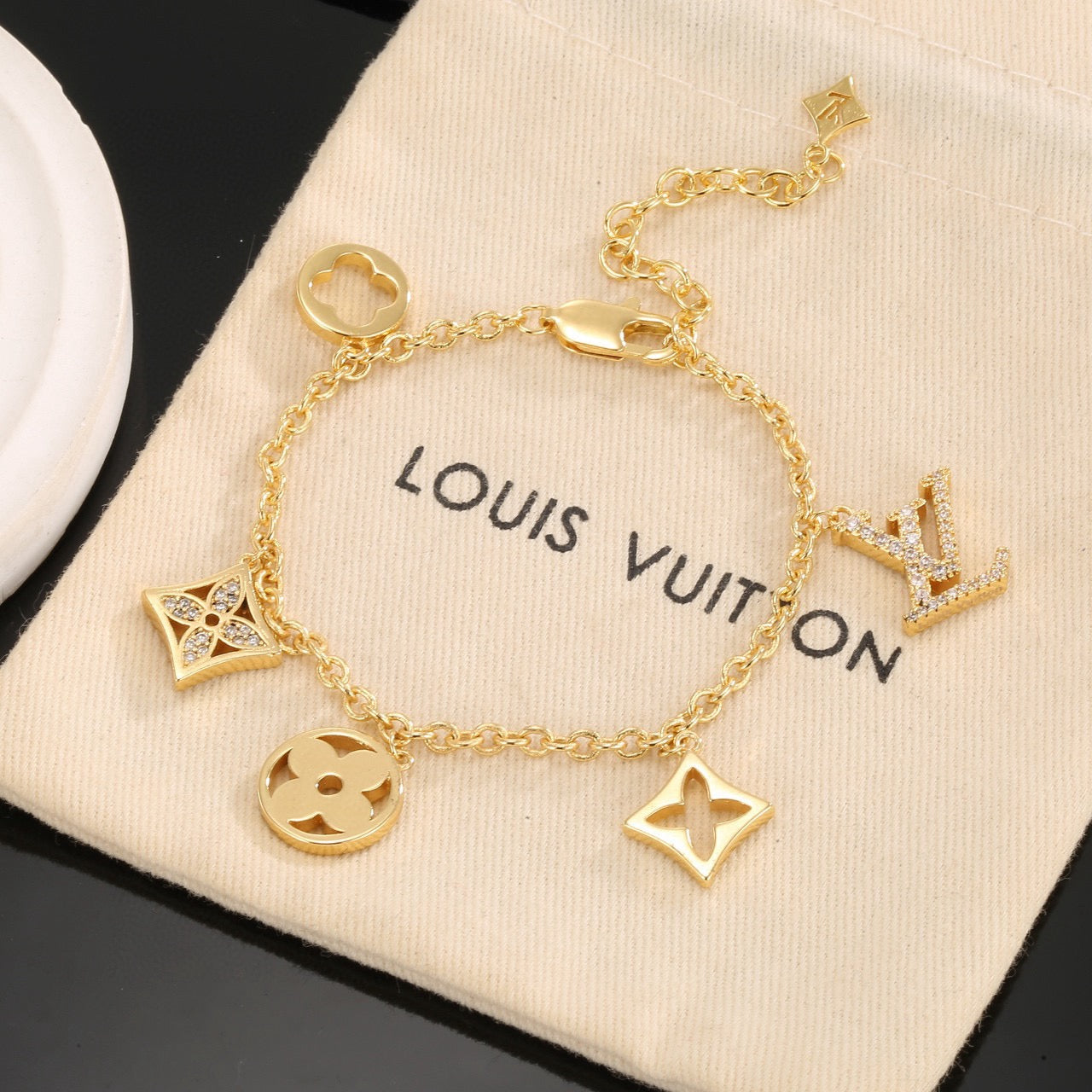 China Replica LV Bracelets 28usd Only