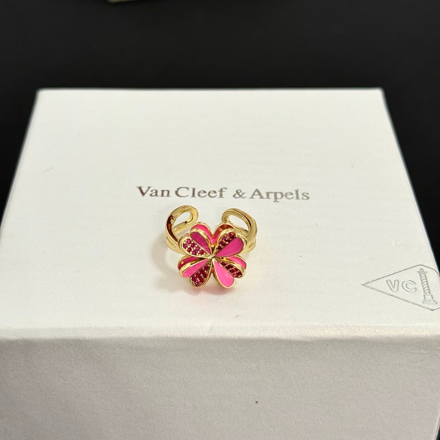 China Replica Van Cleef Arpels Rings 38usd Only
