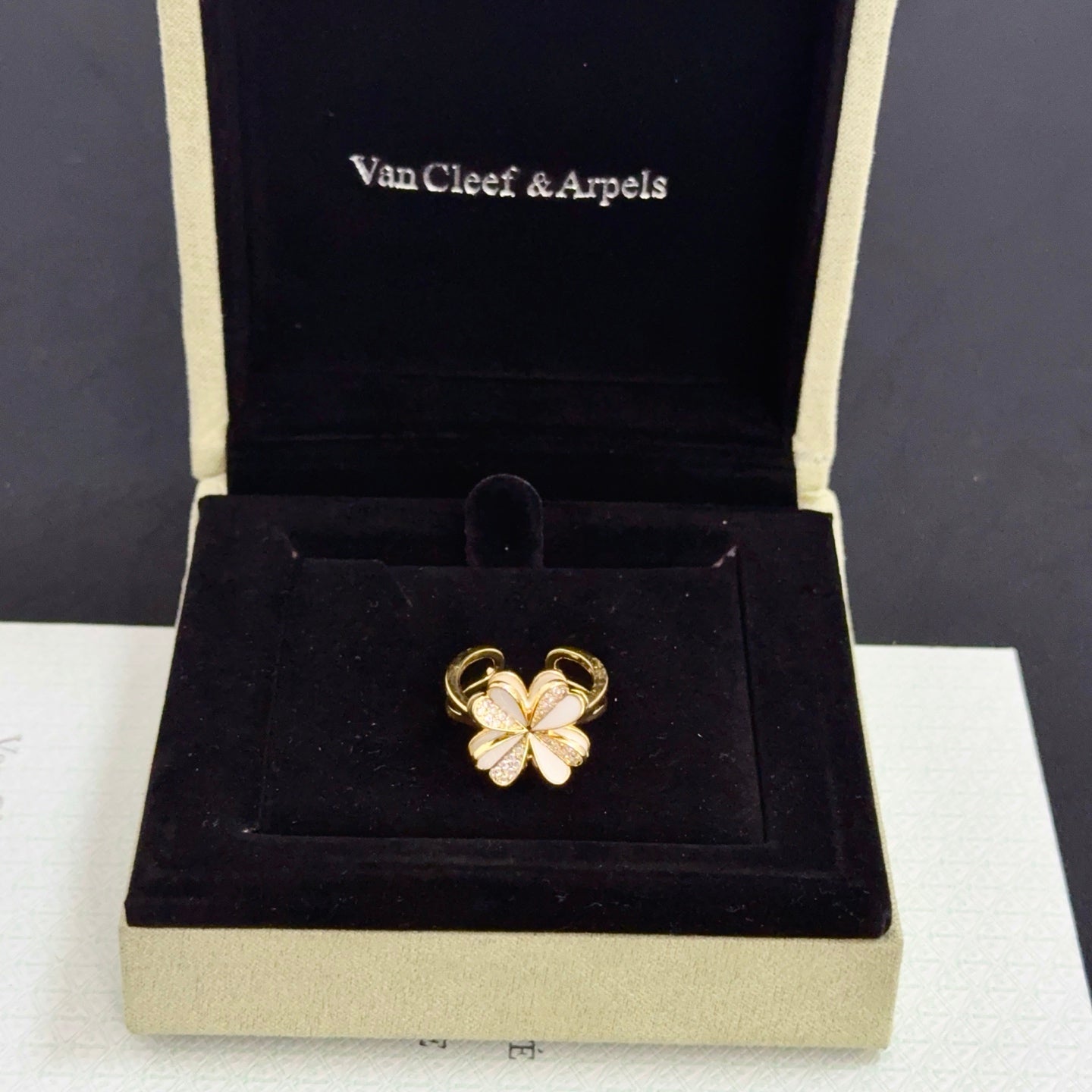 China Replica Van Cleef Arpels Rings 38usd Only