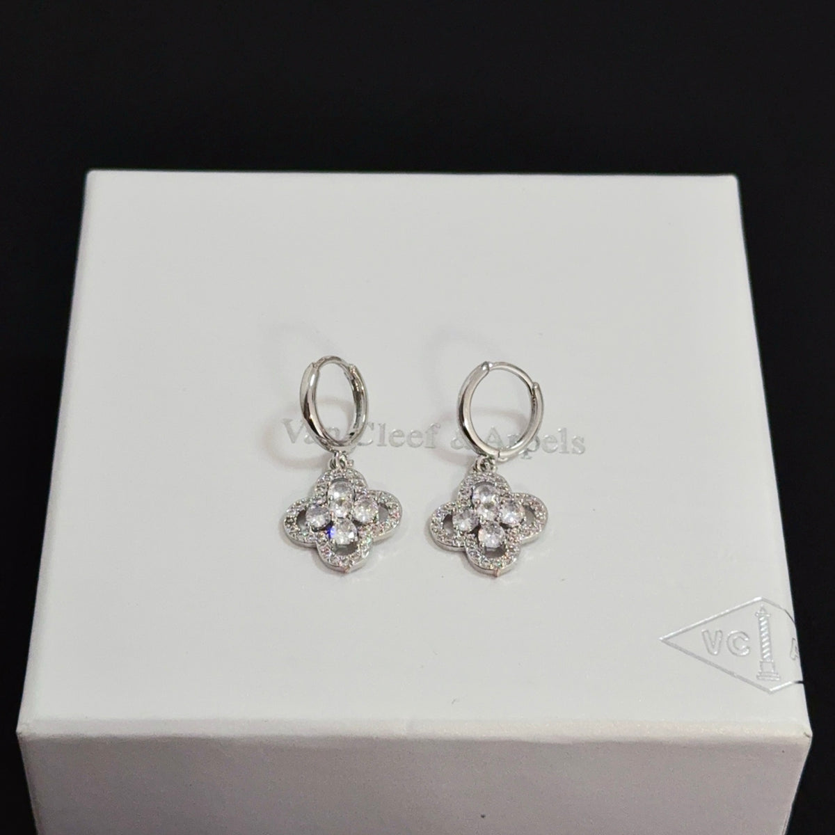 China Replica Van Cleef Arpels Earrings 32usd Only