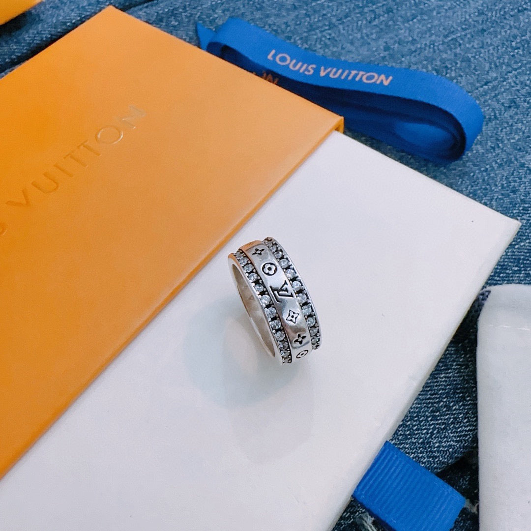 China Replica LV Necklaces 33usd Only