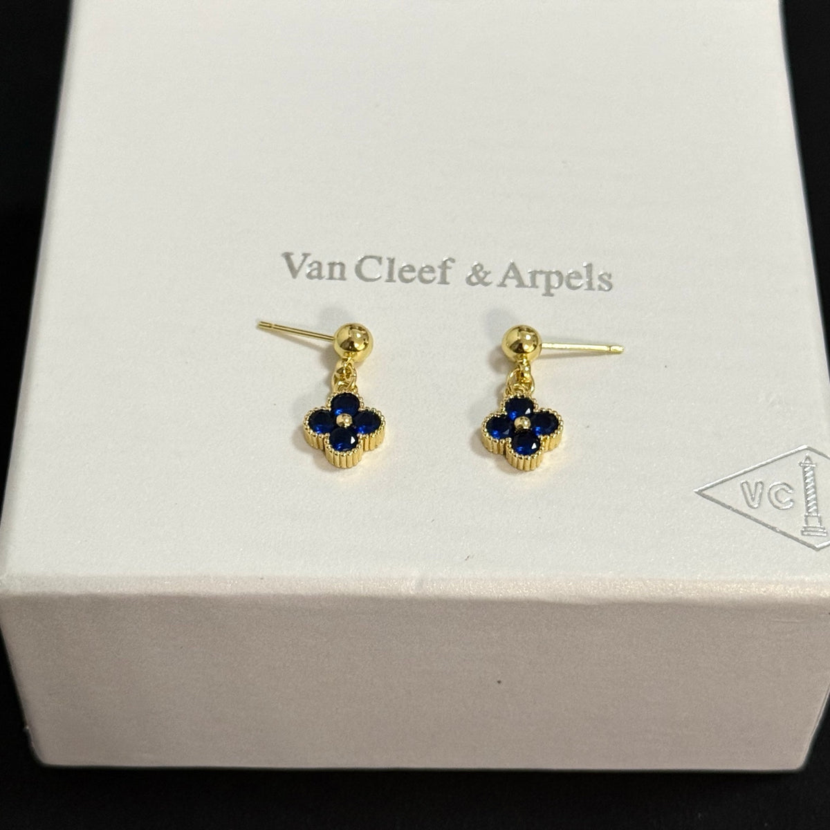 China Replica Van Cleef Arpels Earrings 32usd Only
