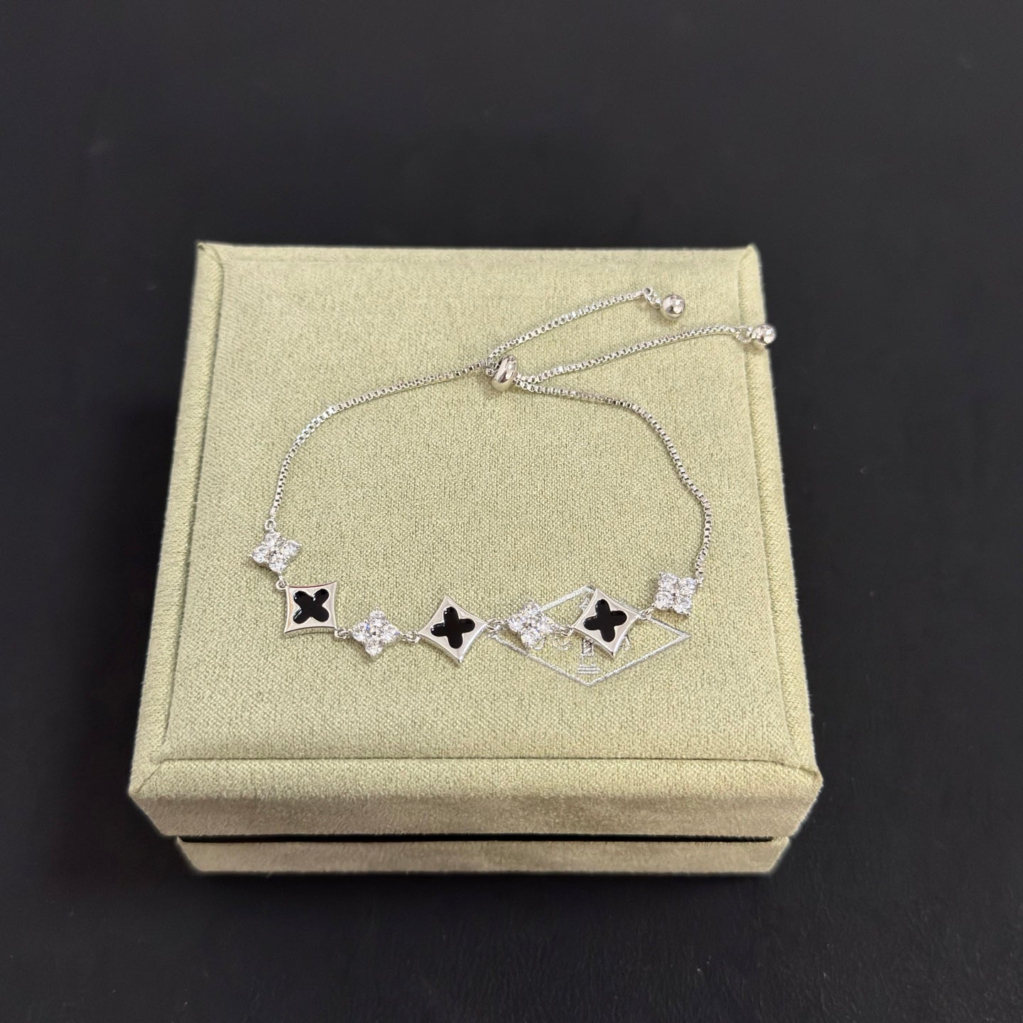 China Replica Van Cleef Arpels Bracelets 52usd Only