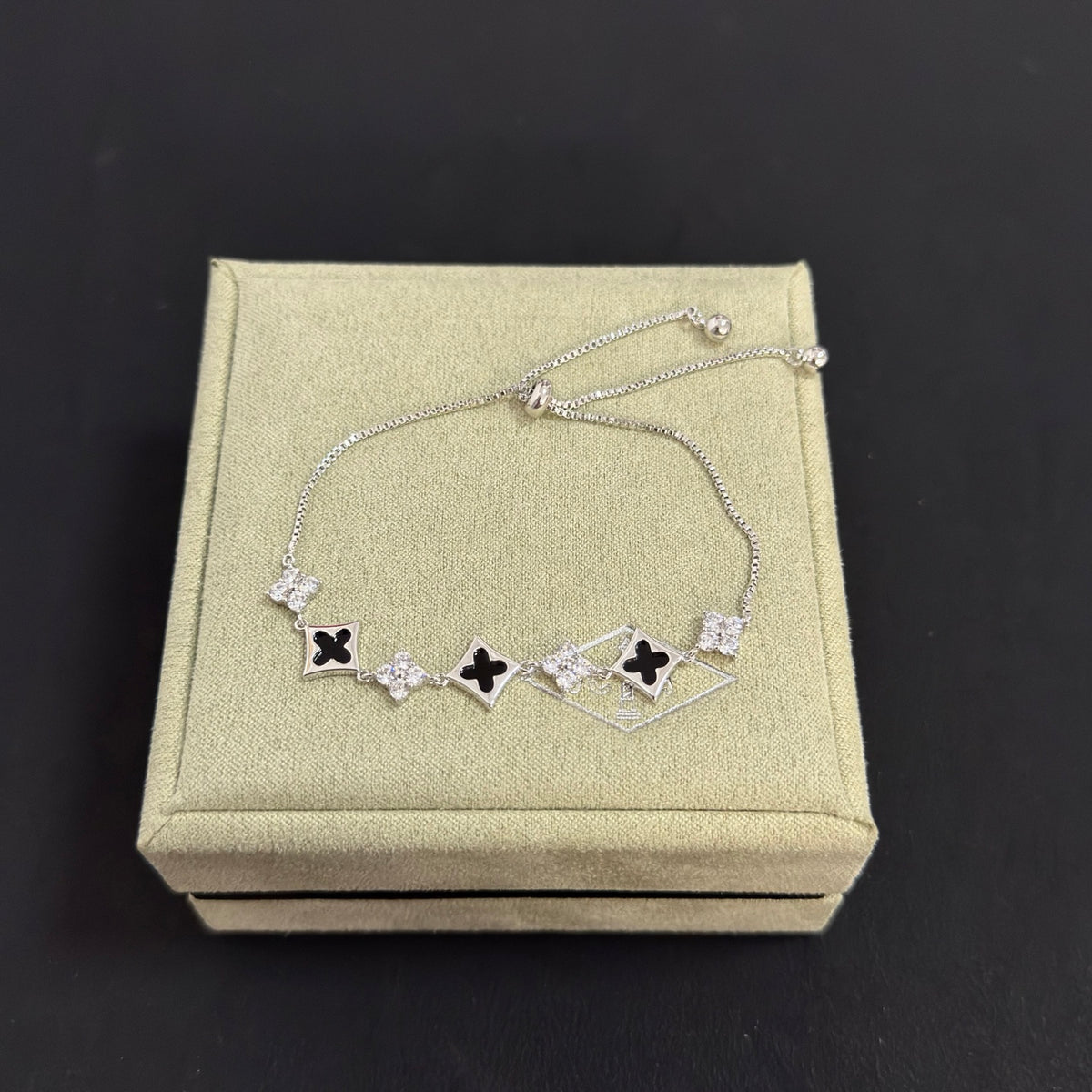 China Replica Van Cleef Arpels Bracelets 52usd Only