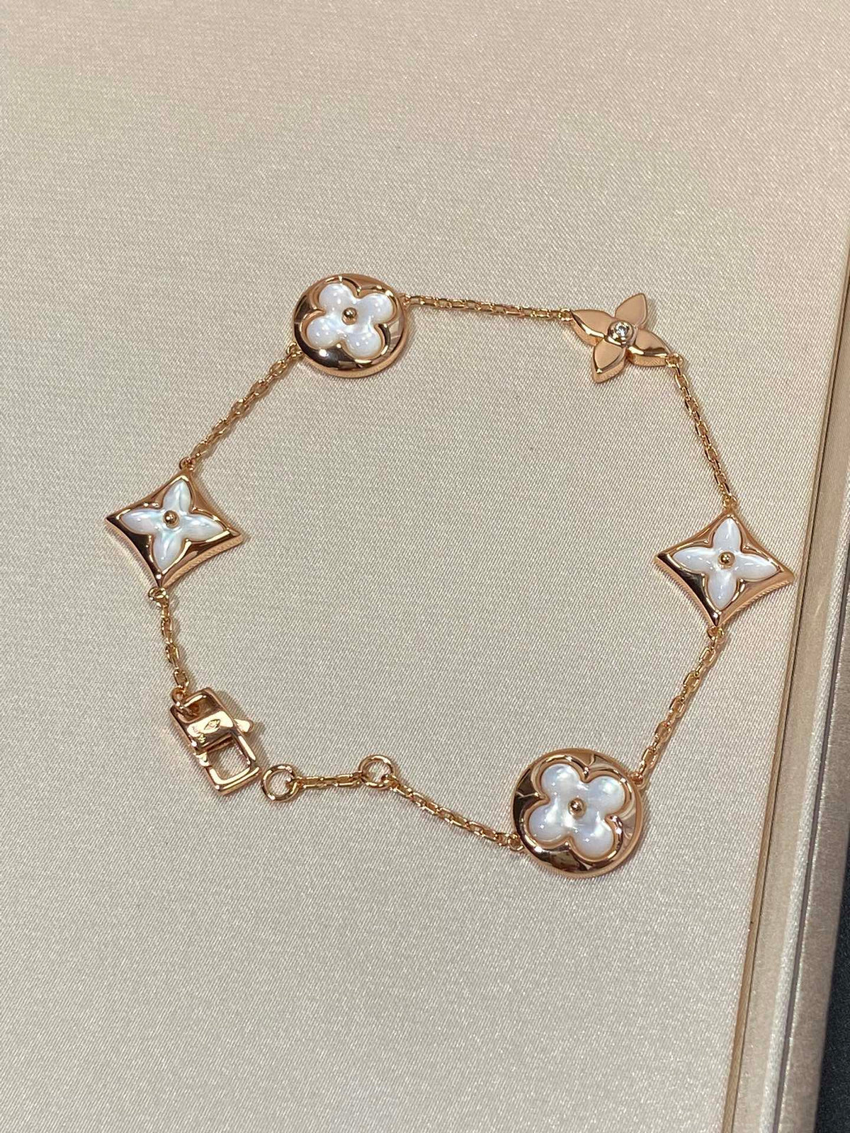 China Replica LV Bracelets 45usd Only