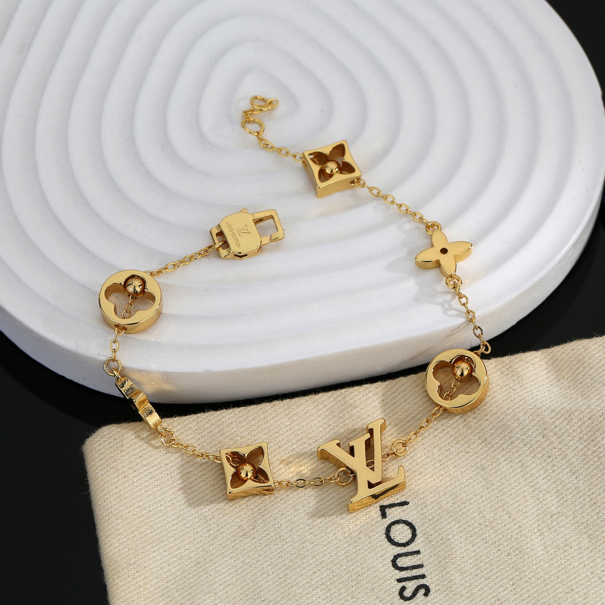 China Replica LV Bracelets 25usd Only