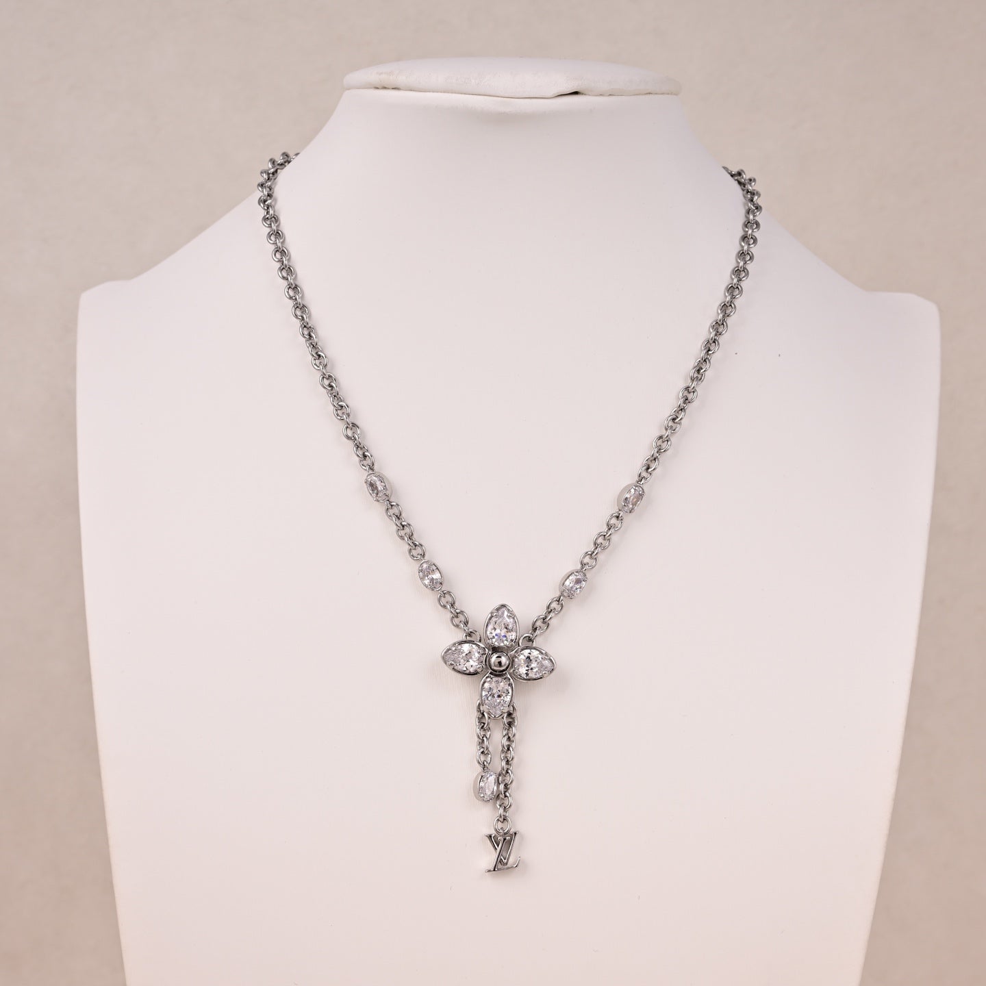 China Replica LV Necklaces 42usd Only