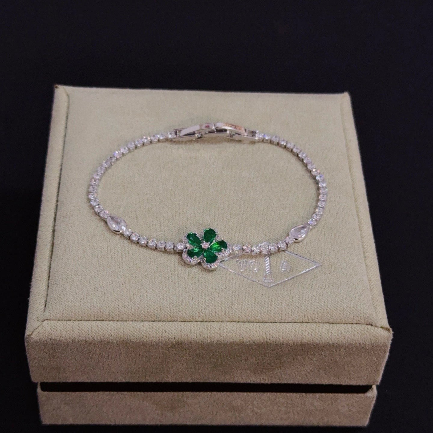 China Replica Van Cleef Arpels Bracelets 48usd Only