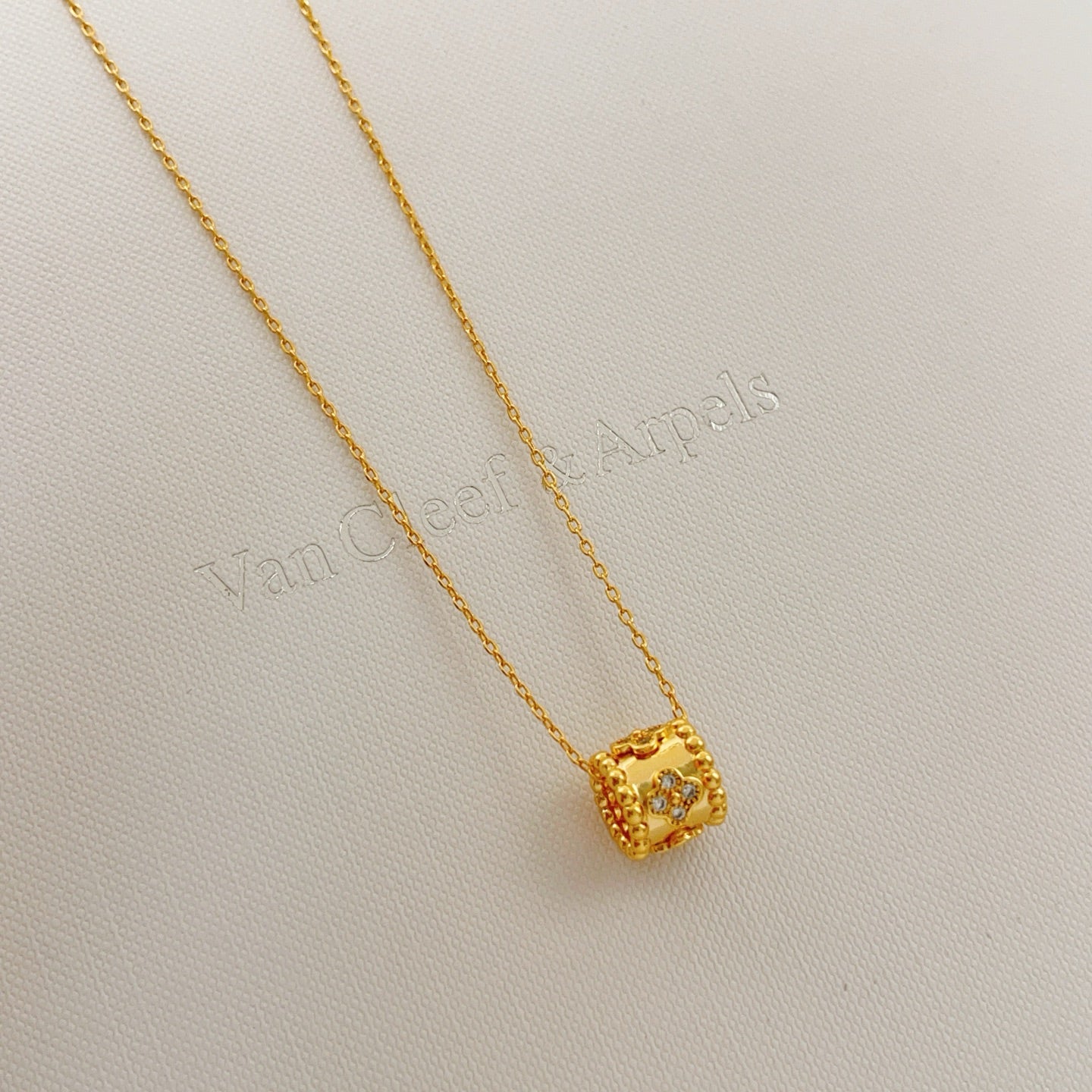 China Replica Van Cleef Arpels Necklaces 36usd Only