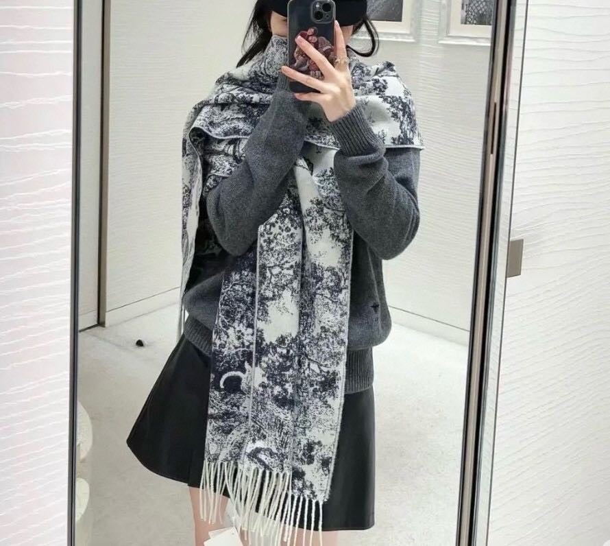 China Replica Gucci Scarf 38usd Only