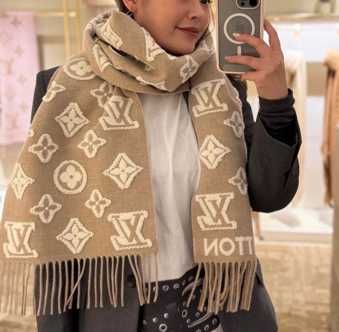 China Replica LV Scarf 62usd Only