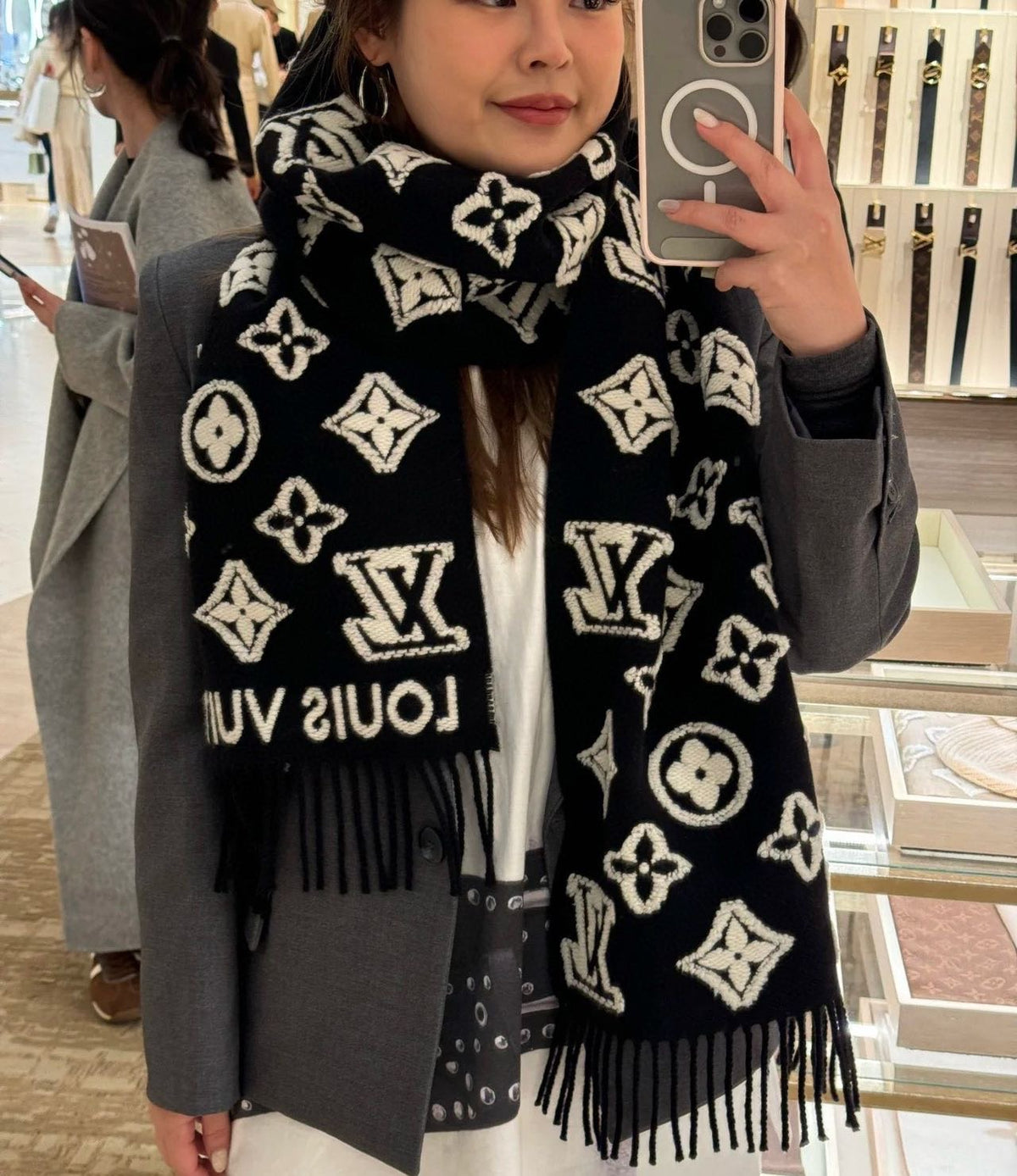 China Replica LV Scarf 62usd Only