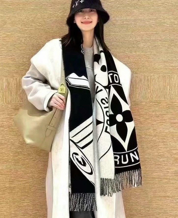 China Replica LV Scarf 54usd Only