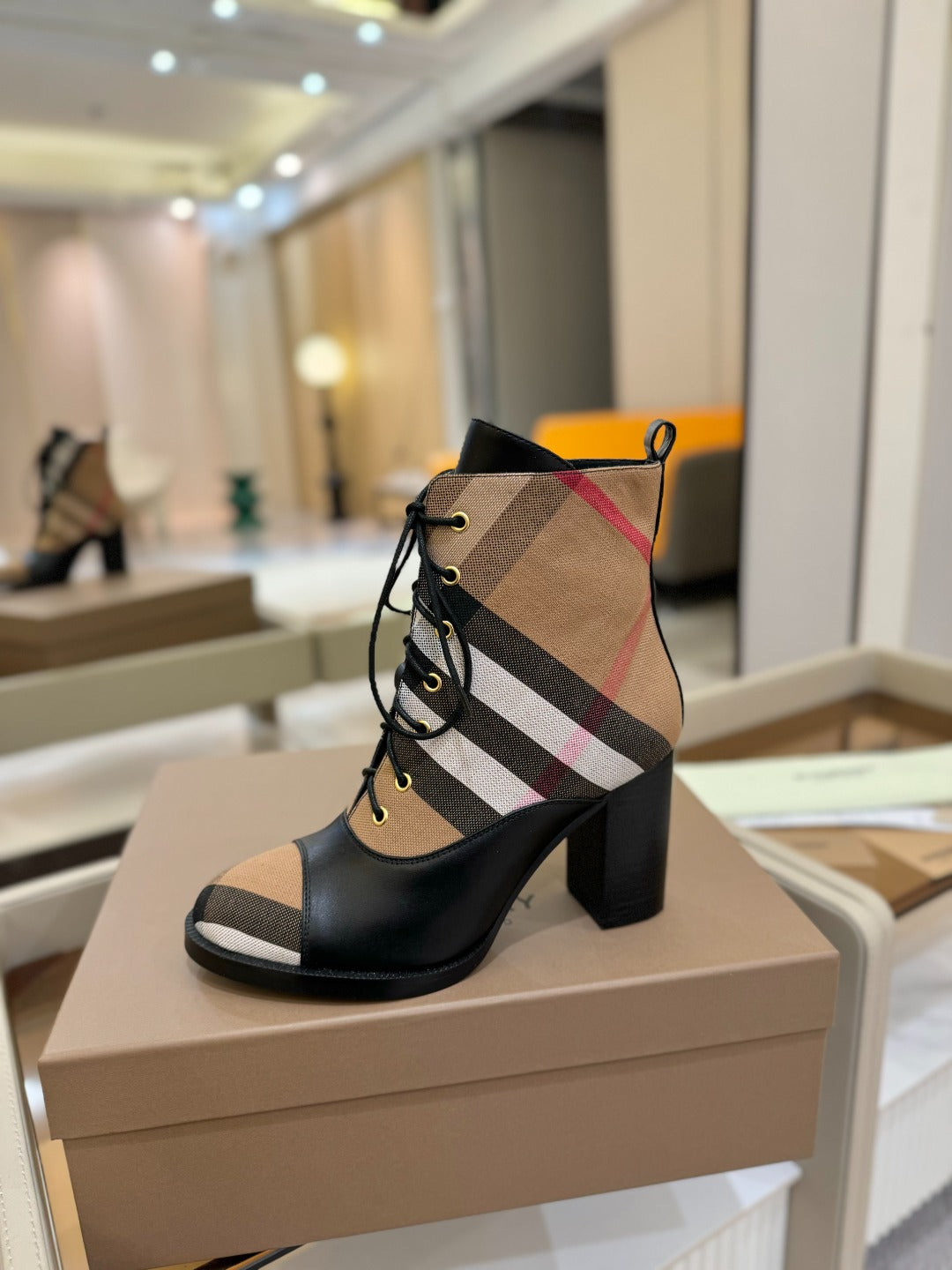 China Replica Burberry Women Shoes 140usd Only
